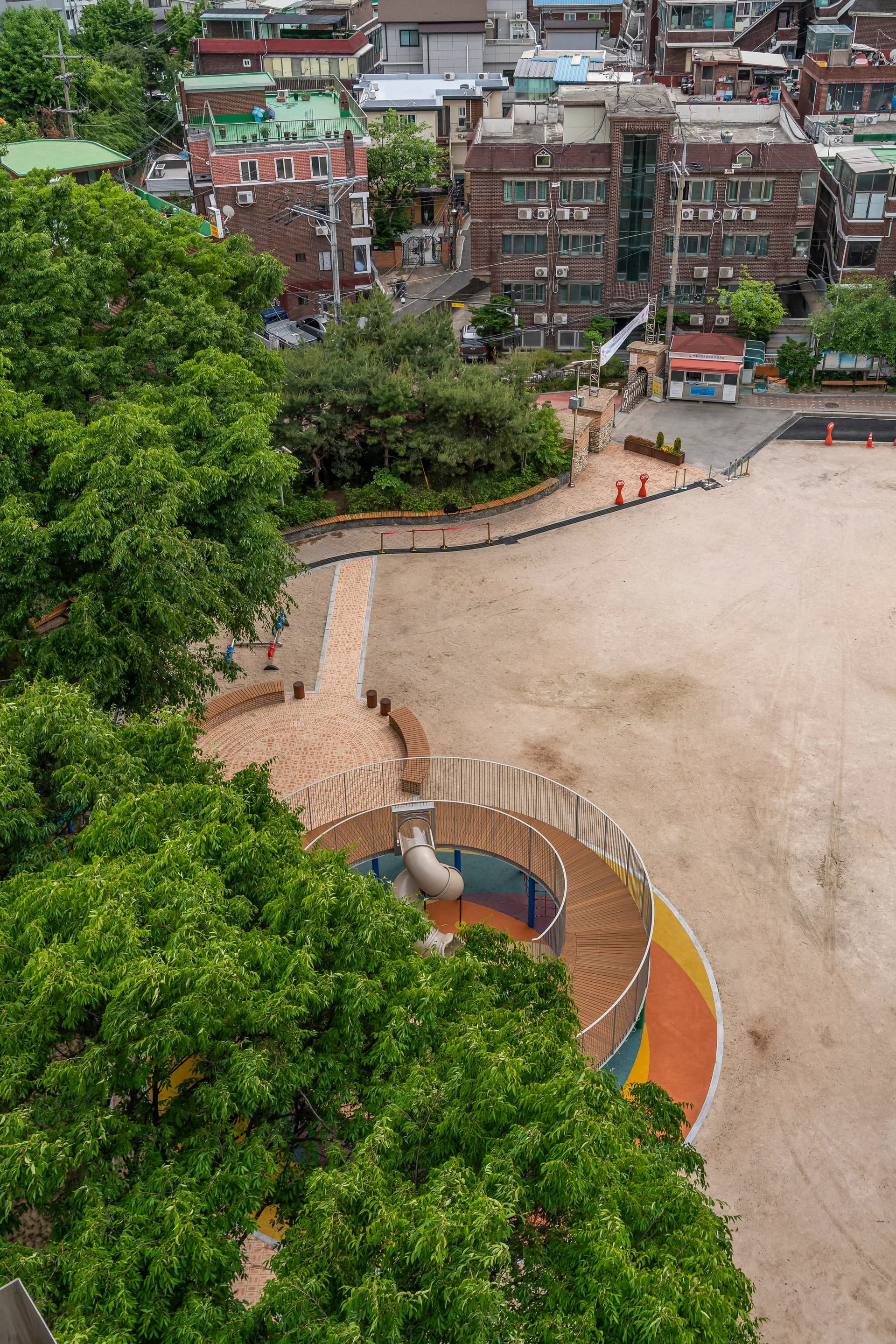 꿈을 담은 놀이터 / 서울 사근초