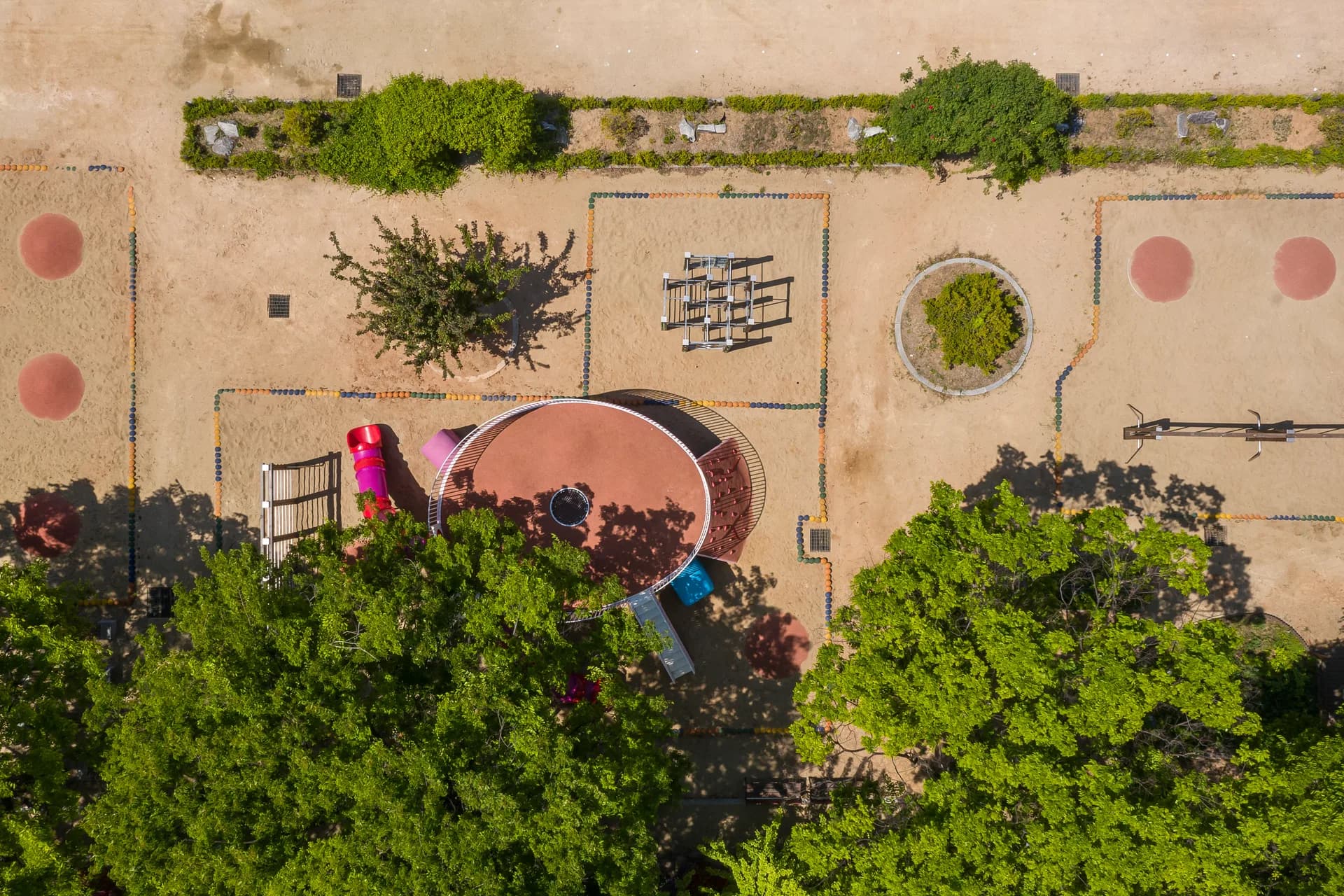 꿈을 담은 놀이터 / 서울 신영초