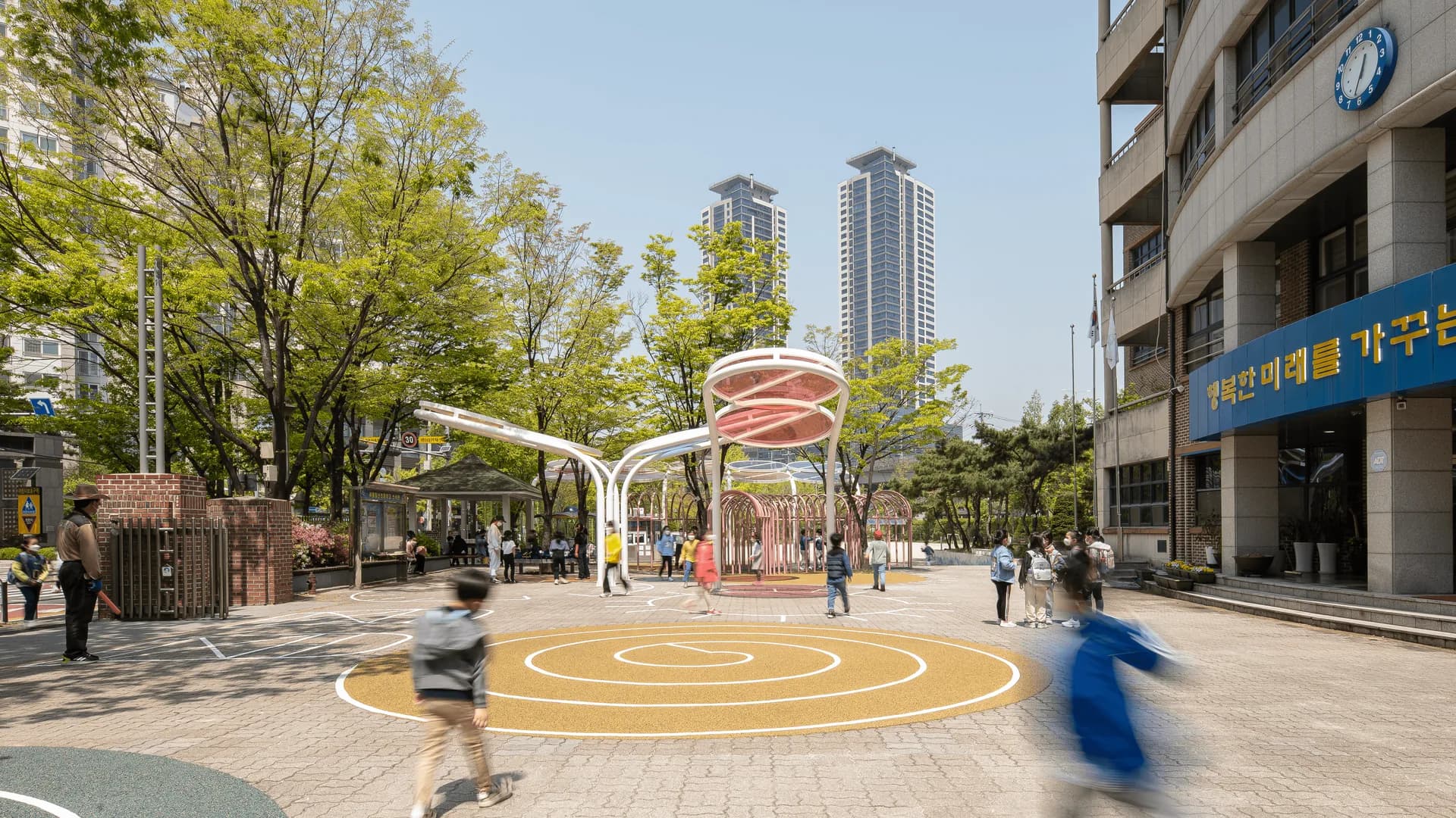 꿈을 담은 놀이터 / 일신초등학교