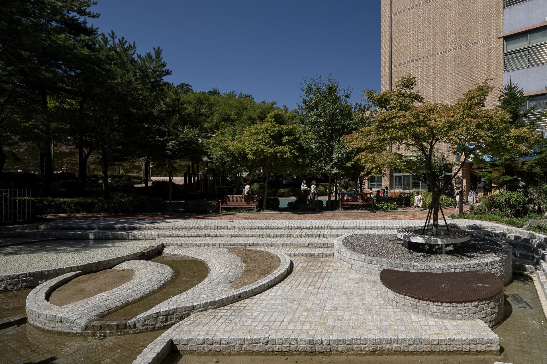 꿈을 담은 놀이터 / 우면초등학교