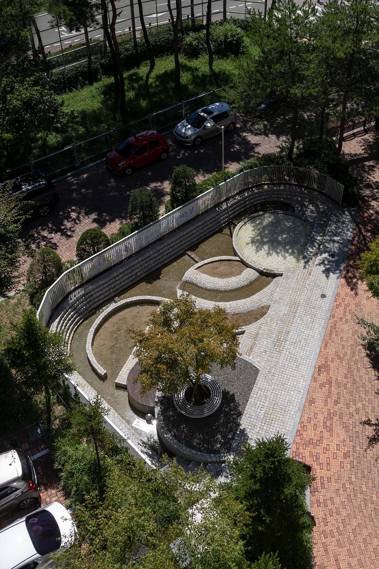 꿈을 담은 놀이터 / 우면초등학교