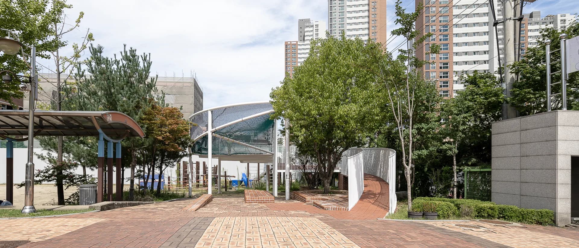 꿈을 담은 놀이터 / 고척초등학교